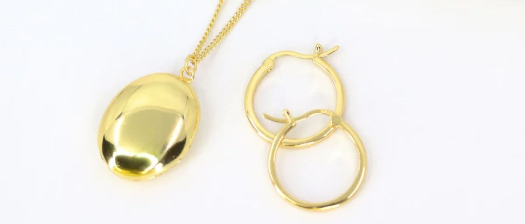 wehoautodetail Oval Locket Necklace (Gold)