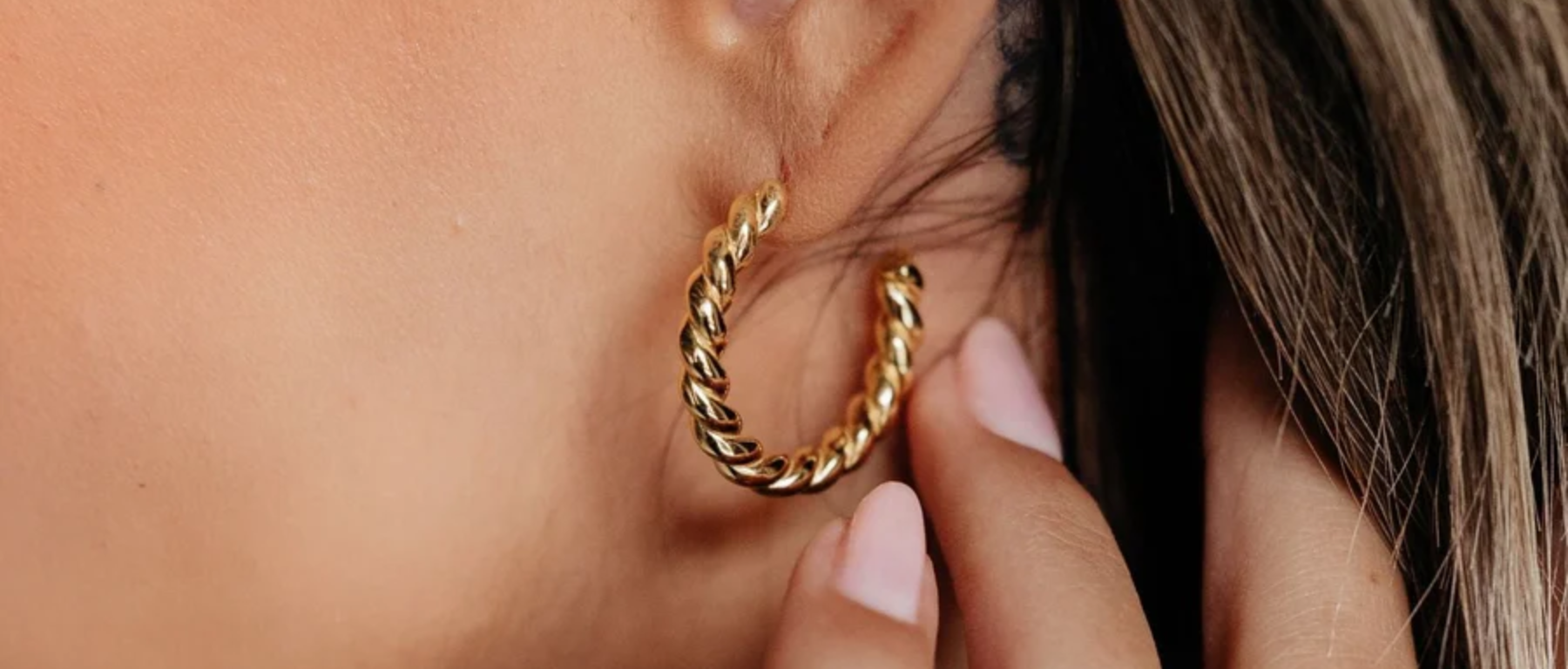 wehoautodetail Twist Hoop Earrings (Gold)
